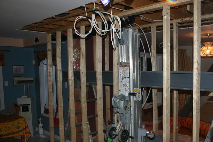 Installation d'une poutre pour remplacer un mur porteur